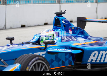 Putrajaya, Malesia - 7 Novembre 2015 : Close up di Swiss Simona De Silvestro di Team Amlin Andretti alla FIA di Formula-e campionato ePrix Putrajaya, Malaysia Credit: Chung Jin Mac/Alamy Live News Foto Stock