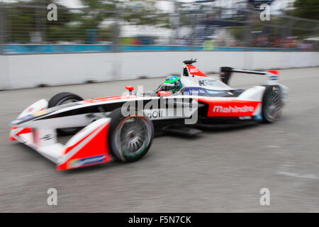 Putrajaya, Malesia - 7 Novembre 2015 : Close up di Nick Heidfeld del Team Mahindra Racing alla FIA di Formula-e campionato ePrix Putrajaya, Malaysia Credit: Chung Jin Mac/Alamy Live News Foto Stock