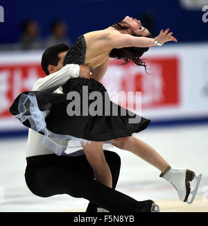 Pechino, Cina. 7 Nov, 2015. Anna Cappellini (R) e Luca Lanotte dell Italia eseguire durante la danza su ghiaccio danza libera su Audi Cup della Cina 2015 ISU Grand Prix di Pattinaggio di Figura a Pechino, Cina, nov. 7, 2015. Credito: Guo Yong/Xinhua/Alamy Live News Foto Stock