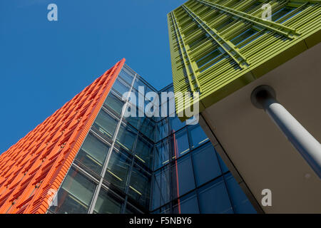 Vivacemente colorato Ufficio blocchi presso il Central St Giles Londra in cui Google ha i suoi uffici Foto Stock