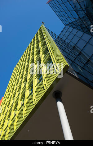 Vivacemente colorato Ufficio blocchi presso il Central St Giles Londra in cui Google ha i suoi uffici Foto Stock