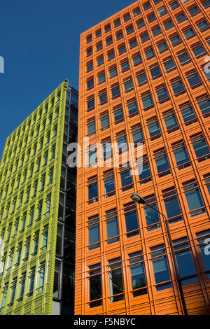 Vivacemente colorato Ufficio blocchi presso il Central St Giles Londra in cui Google ha i suoi uffici Foto Stock