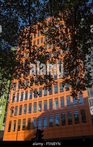 Vivacemente colorato Ufficio blocchi presso il Central St Giles Londra in cui Google ha i suoi uffici Foto Stock