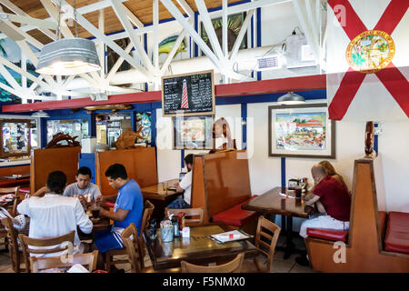Jensen Beach Florida, New England Fish Market, specialità di pesce, ristorante ristoranti cibo mangiare fuori caffè bistrot, interno, tavoli, stand, vis Foto Stock