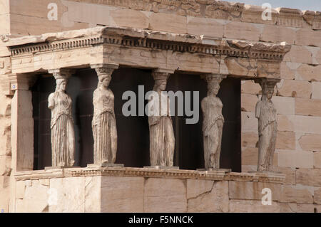 L'Eretteo è un antico tempio greco costruito tra il 421 e il 406 A.C. sul lato nord dell'Acropoli di Atene. Foto Stock