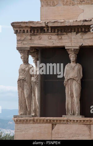 L'Eretteo è un antico tempio greco costruito tra il 421 e il 406 A.C. sul lato nord dell'Acropoli di Atene. Foto Stock