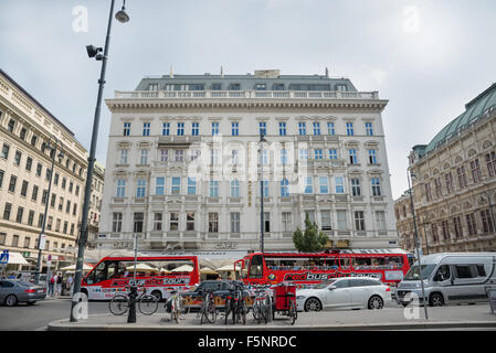 VIENNA-AGOSTO 3:L'Hotel Sacher è un hotel a 5 stelle vicino all'Opera di Stato di Vienna. È famoso per la Sachertorte, un choco Foto Stock