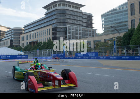 Malaysia, Putrajaya. 7 Nov 2015. Lucas de Grassi del Team ABT Schaeffler Audi durante il giorno della gara per il Round 2 FE 2015 Putrajaya ePrix. Sharkawi Che Din/Alamy Live News Foto Stock