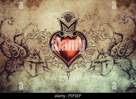 Arte del tatuaggio design, cuore con due ninfe Foto Stock