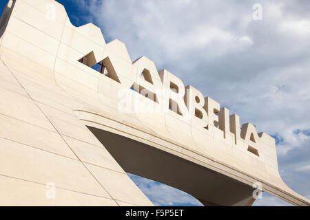 Marbella Arch - la mitica entrata a Marbella sulla Costa del Sol, Spagna Foto Stock