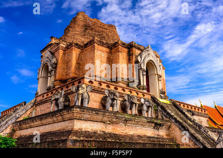 Wat Chedi Luang rovine di templi di Chiang Mai, Thailandia Foto Stock