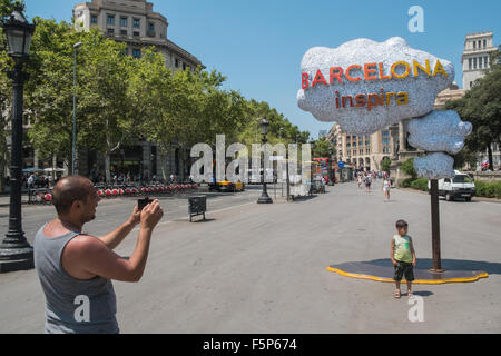 Barcellona ispirare,inspira, promozione di arte in Piazza Catalunya, Barcelona, Spagna Foto Stock