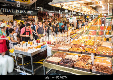 Dadi,essiccato,frutta,Mercat de la Boqueria, mercato barcellona,cataluña,Spagna Foto Stock