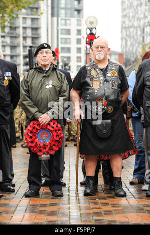 Birmingham, Regno Unito. 08 Nov, 2015. Ricordo Domenica: Veterani nel centenario Square a Birmingham durante il ricordo di domenica. Credito: Michael Scott/Alamy Live News Foto Stock