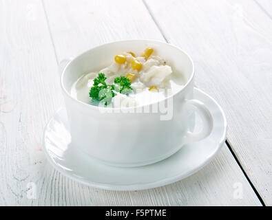 Spessore di affumicato eglefino chowder Foto Stock