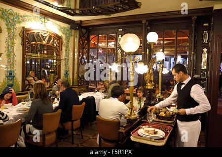 Il ristorante Le Montparnasse 1900 ( 59 boulevard du Montparnasse ) Parigi Francia francese ( Brasserie parisienne historique - Storico brasserie parigina stile ) Foto Stock