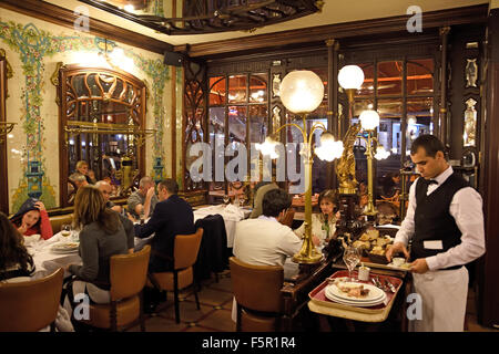 Il ristorante Le Montparnasse 1900 ( 59 boulevard du Montparnasse ) Parigi Francia francese ( Brasserie parisienne historique - Storico brasserie parigina stile ) Foto Stock