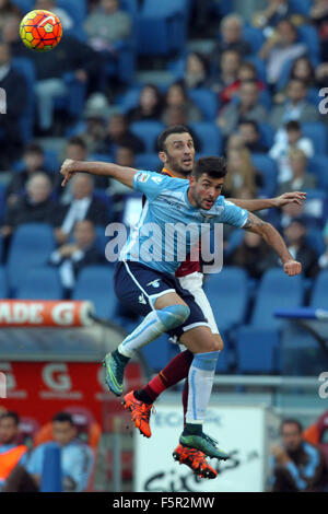 Roma, Italia. 8 Novembre, 2015. Roma, Stadio Olimpico campionato italiano: serie a della squadra di calcio come roma, vs SS Lazio nel campionato italiano. Nella foto in azione durante il match Credito: marco iacobucci/Alamy Live News Foto Stock