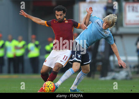 Roma, Italia. 8 Novembre, 2015. Roma, Stadio Olimpico campionato italiano: serie a della squadra di calcio come roma, vs SS Lazio nel campionato italiano. Nella foto in azione durante il match Credito: marco iacobucci/Alamy Live News Foto Stock