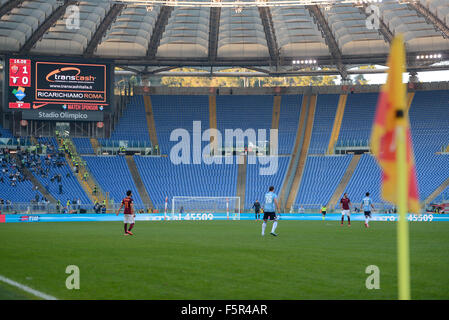 Roma, Italia. 8 Novembre, 2015. Il Campionato Italiano di una partita di calcio A.S. Roma vs S.S. Lazio nello Stadio Olimpico di Roma a novembre 08, 2015 Credit: Silvia Lore'/Alamy Live News Foto Stock