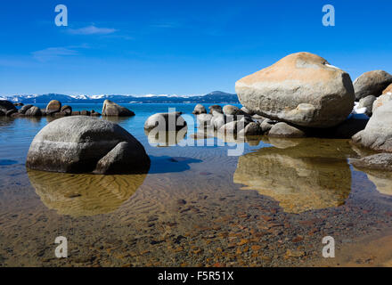 Le grandi rocce in Lake Tahoe Foto Stock