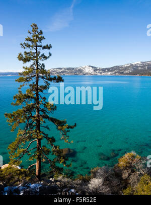 Lake Tahoe in una giornata di sole Foto Stock