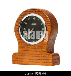 L'annata 1920 British Jaeger 8-giorno meccanica auto clock del cruscotto (lato illuminato FAZ modello), montato in un custom case in legno Foto Stock