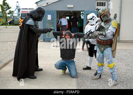 Darth Vader e Stormtroopers a Geekfest, Redruth, Cornwall, Regno Unito Foto Stock