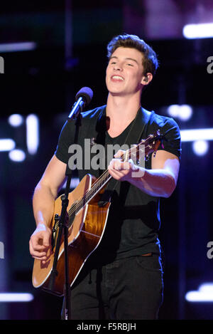 Toronto, Ontario, Canada. 7 Nov, 2015. Il cantante SHAWN MENDES assiste il 2015 Canada's Walk of Fame Premi presso il Sony Center per le Arti dello spettacolo il 7 novembre 2015 a Toronto in Canada Credit: Igor Vidyashev/ZUMA filo/Alamy Live News Foto Stock