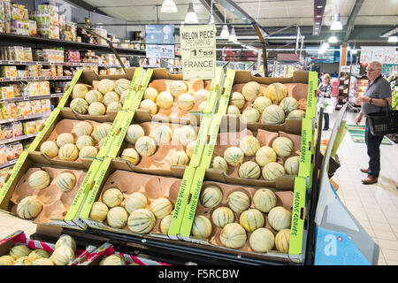 Meloni, verdure sul display al supermercato InterMarche, Esperaza, Aude,Francia del sud. Foto Stock