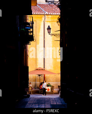 Scena di strada nel medioevo Vielle Ville Nizza Francia Foto Stock