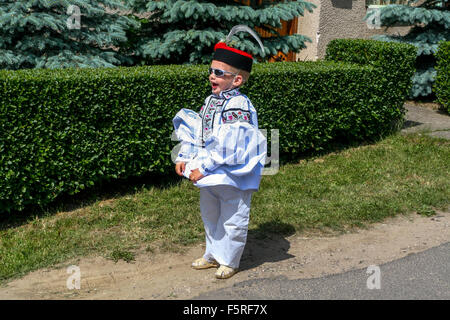 The Ride of the Kings. Festival folcloristico tradizionale UNESCO, Vlcnov Moravia meridionale, Repubblica Ceca Europa giovane ragazzo in costume folcloristico tradizionale Foto Stock