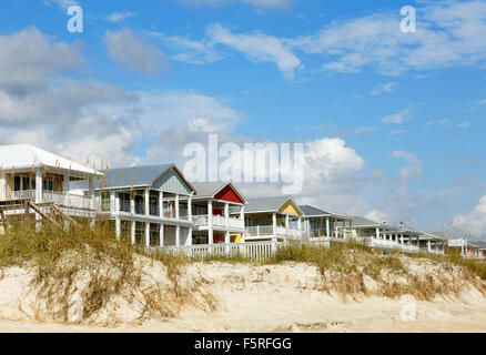 Case sulla spiaggia su kure beach, vicino a Wilmington, Carolina del nord. Foto Stock