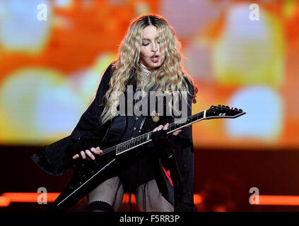 Sabato. 7 Nov, 2015. Madonna esegue in concerto durante il suo "cuore ribelle Tour' a Praga Repubblica Ceca, sabato 9 novembre 7, 2015. © Katerina Sulova/CTK foto/Alamy Live News Foto Stock