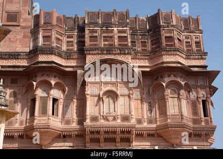 Scolpito in pietra arenaria progetta, Forte Mehrangarh, Jodhpur, Rajasthan, India, Asia Foto Stock