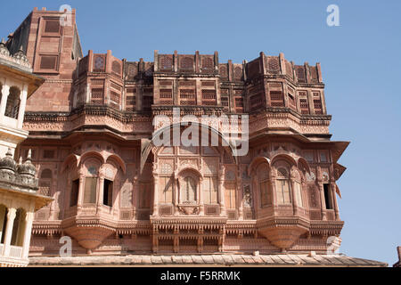 Scolpito in pietra arenaria progetta, Forte Mehrangarh, Jodhpur, Rajasthan, India, Asia Foto Stock