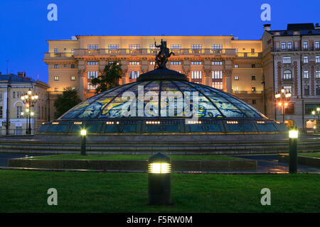 Manege Square Hotel National in background a Mosca, Russia Foto Stock