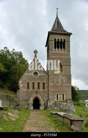 Santa Margherita è la Chiesa, Welsh Bicknor sulle rive del fiume Wye. Costruito 1858 Foto Stock