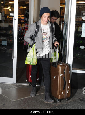 Le tomaie membri della band visto presso la stazione di Euston a Londra. Dotato di: Bradley Simpson dove: Londra, Regno Unito quando: 07 Set 2015 Foto Stock