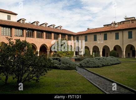 Cattedrale chiostro canonica cortile e canonica , Novara, Piemonte, Italia Foto Stock