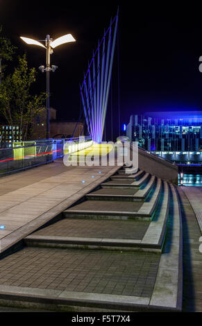 Passaggi su approccio al ponte a Media City, Salford Quays. Foto Stock