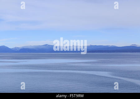 Vista attraverso le acque del lago Tahoe Da Incline Village, NV, Stati Uniti d'America. Foto Stock