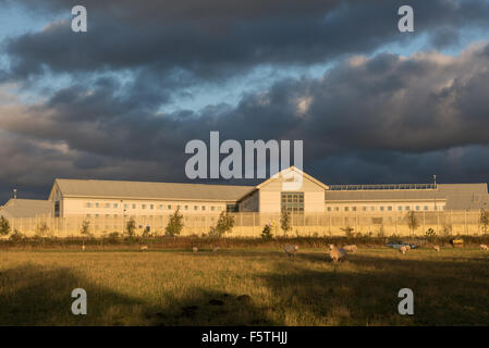 Featherstone prigione bagnata nel tardo pomeriggio di sole in Wolverhampton West Midlands, Regno Unito Foto Stock