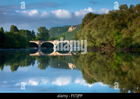 Chateau Castlenaud e ponte di sunrise Foto Stock