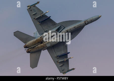 Boeing F-18 super horner durante Airshow di Dubai Foto Stock