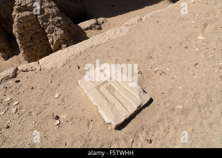 Inscritto Antico Regno falsa porta e alla necropoli di Sakkara noto anche come Saqqara Egitto Foto Stock