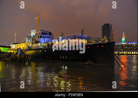 Barca di notte Foto Stock