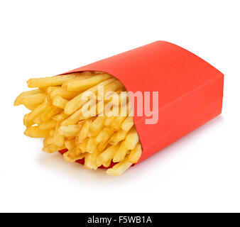 Patate fritte in un rosso astuccio isolato su uno sfondo bianco. Fast Food. Foto Stock