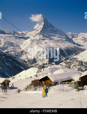 Il Cervino dalla stazione sciistica di Sunnegga a Zermatt, Vallese, Svizzera. Foto Stock