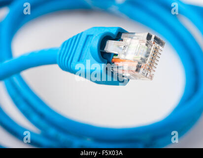 Vista ravvicinata di un cavo RJ45 spina di rete Foto Stock